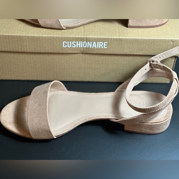Cushionaire Women's Nila one band low block heel sandal (Wide) - Picture 2 of 4
